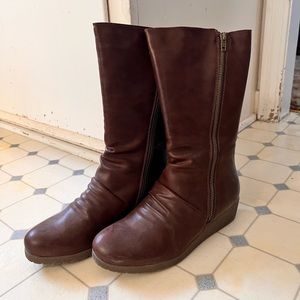 Brown boots size 8